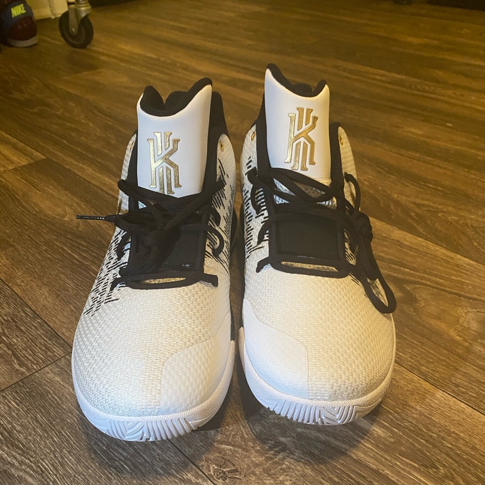 Nike Kyrie Flytrap 2 ‘White Gold Black’